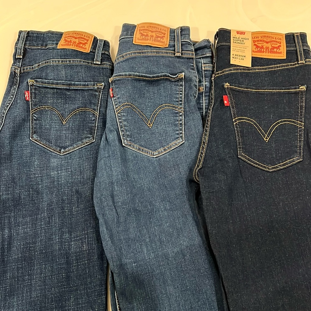 Levi’s jeans size 27 (1) and 28 (2)